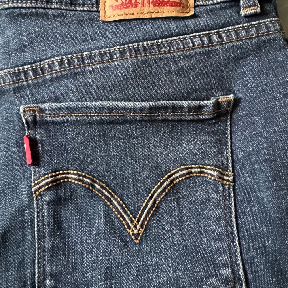Never worn Levi's Women's Blue Jeans classic boot